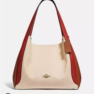 Coach Hadley pebbled Leather Bag.